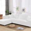 Fundas elásticas blancas para sofá en salón moderno con decoración minimalista, destacando comodidad y estilo contemporáneo para el hogar, disponible en blueemoonco.com