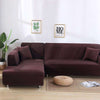 Fundas de sofá en color borgoña ajustables, decoración minimalista con plantas y cuadros, ideal para salón moderno