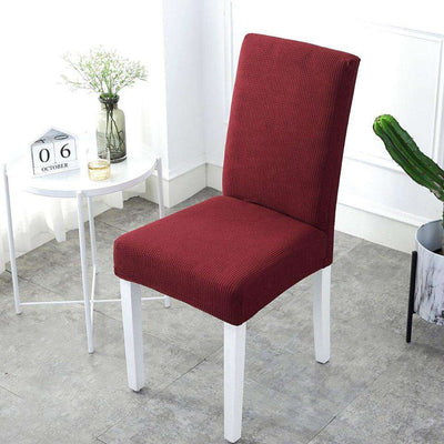 Funda de silla rojo vino en textura de tejido, disponible en blueemoonco.com, ideal para decoración moderna y protección de muebles