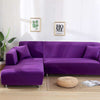 Funda elástica para sofá en color púrpura vibrante, disponible en blueemoonco.com. Diseño moderno y ajustable que protege y renueva la apariencia de tus muebles.